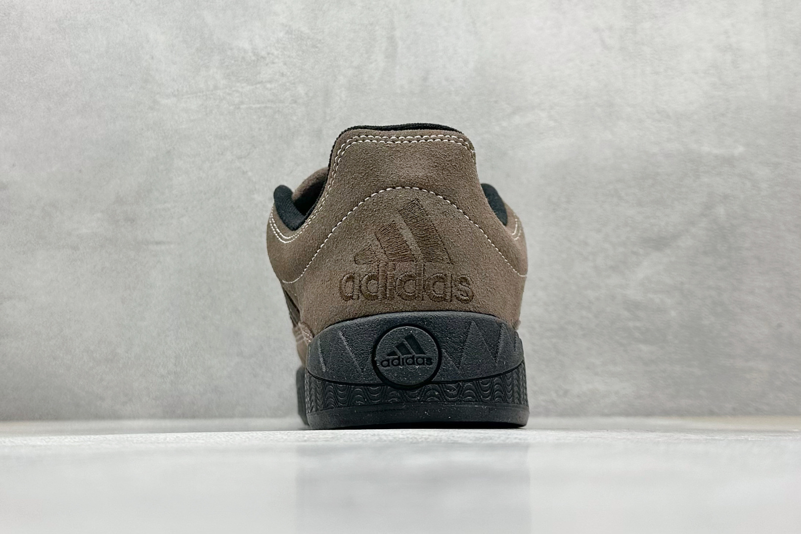 TG版 Adidas Adimatic Low 马蒂奇系列低帮 复古鲨鱼面包鞋运动休闲滑板板鞋 IE7363