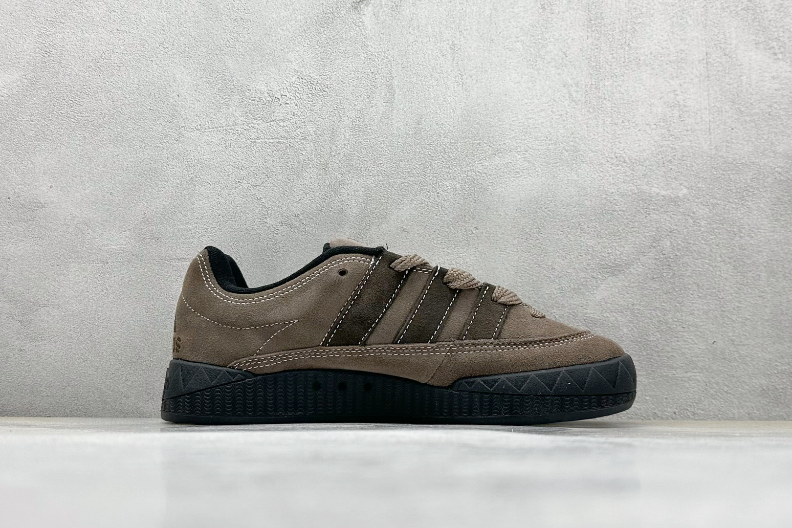 TG版 Adidas Adimatic Low 马蒂奇系列低帮 复古鲨鱼面包鞋运动休闲滑板板鞋 IE7363