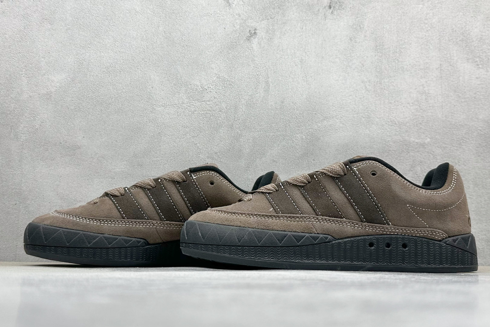 TG版 Adidas Adimatic Low 马蒂奇系列低帮 复古鲨鱼面包鞋运动休闲滑板板鞋 IE7363
