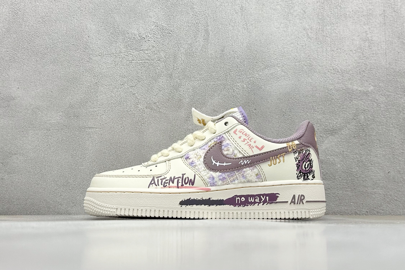  
Nike Air Force 1 Low 07 白紫米麻绳涂鸦
原楦头原纸板 打造纯正低帮空军版型
