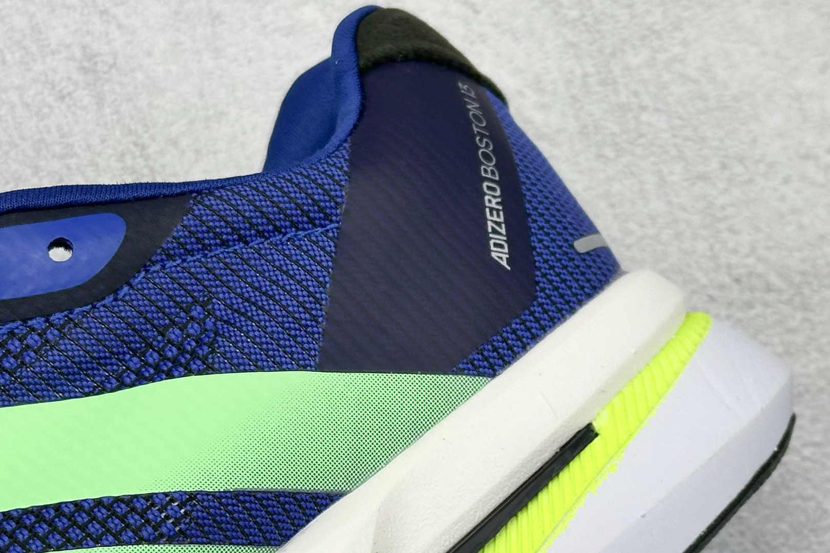  
Adidas Adizero Boston 13 阿迪透气低帮跑步鞋

货号：JS4944
尺码：