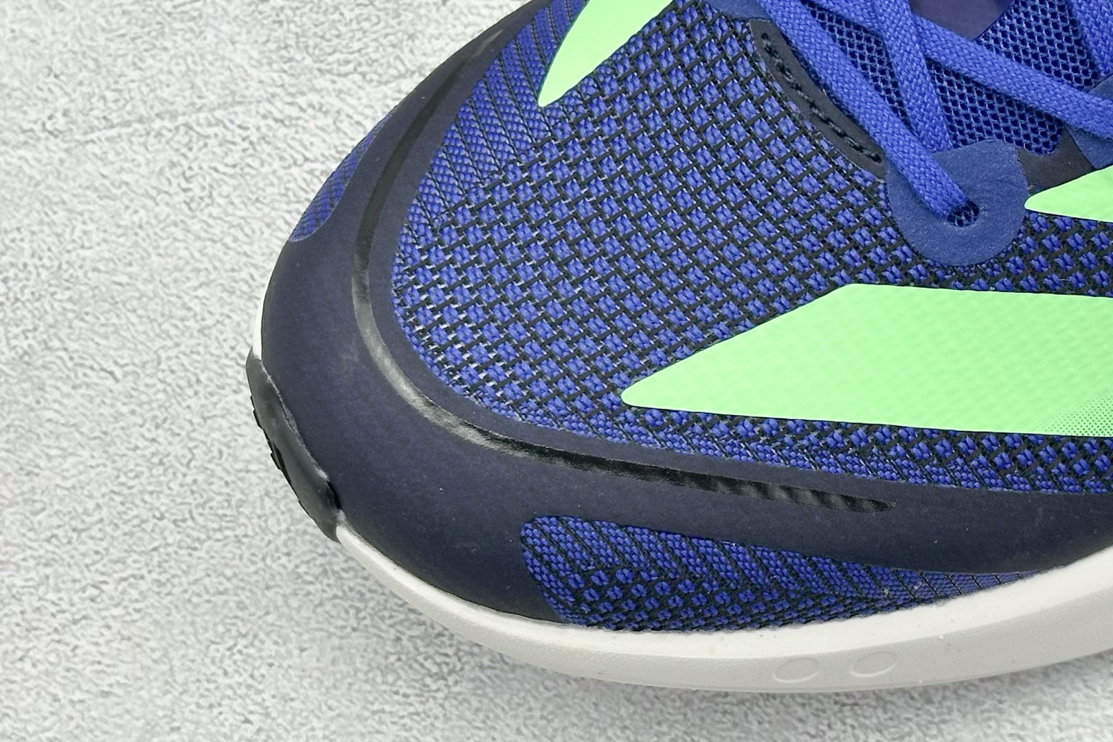  
Adidas Adizero Boston 13 阿迪透气低帮跑步鞋

货号：JS4944
尺码：