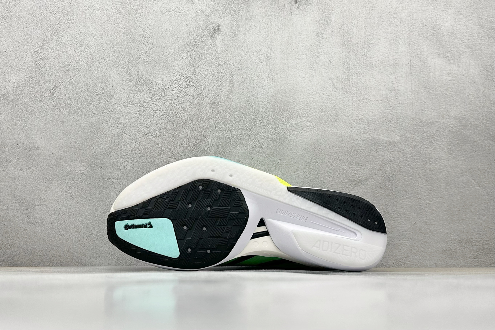  
Adidas Adizero Boston 13 阿迪透气低帮跑步鞋

货号：JS4944
尺码：