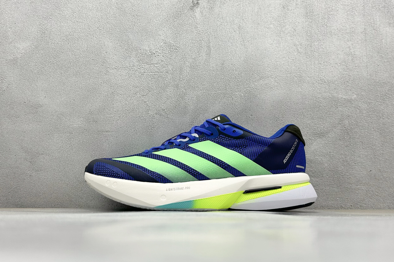  
Adidas Adizero Boston 13 阿迪透气低帮跑步鞋

货号：JS4944
尺码：