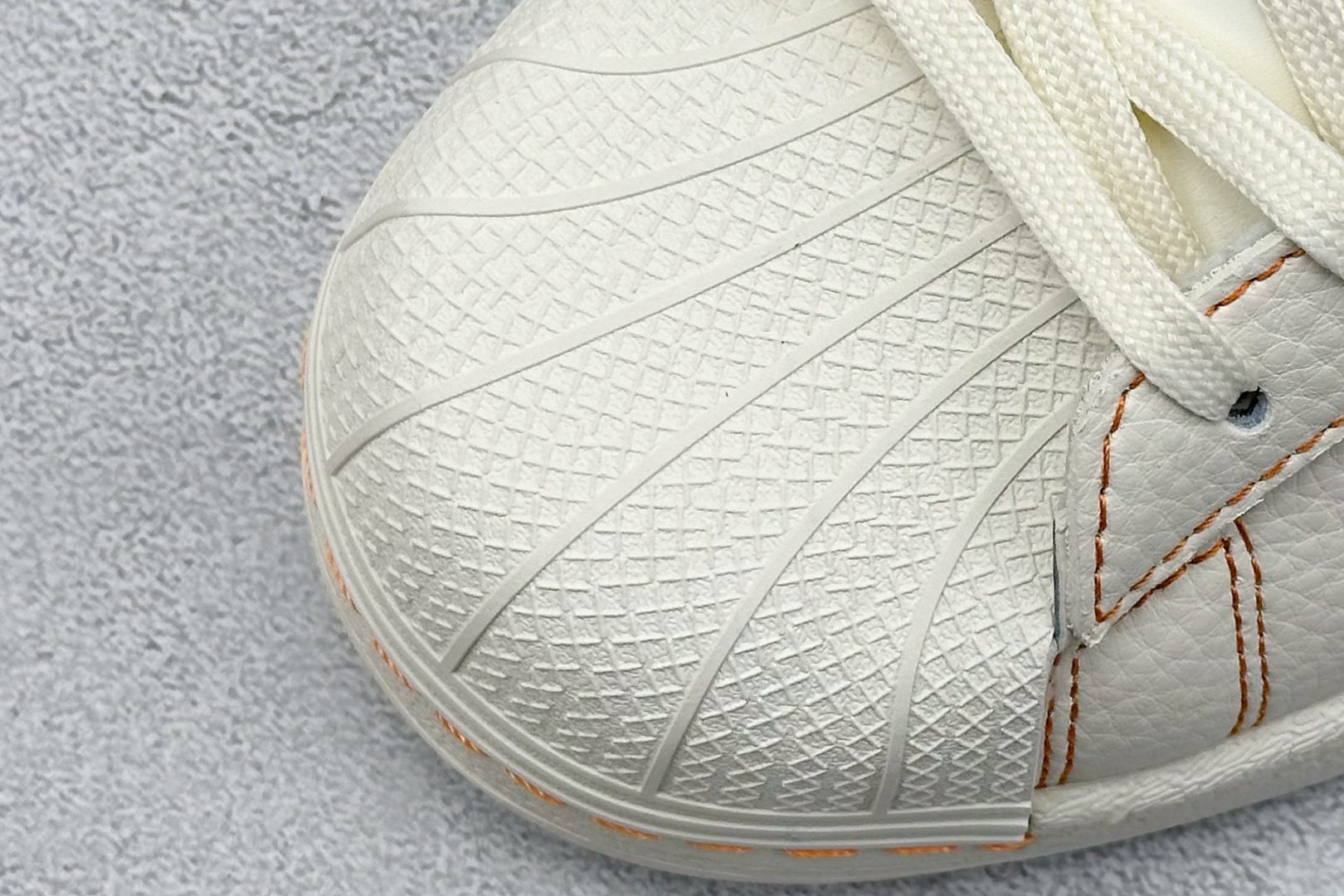  
AD Originals Superstar x Louis Vuitton 白橙
采用全新头层拼接