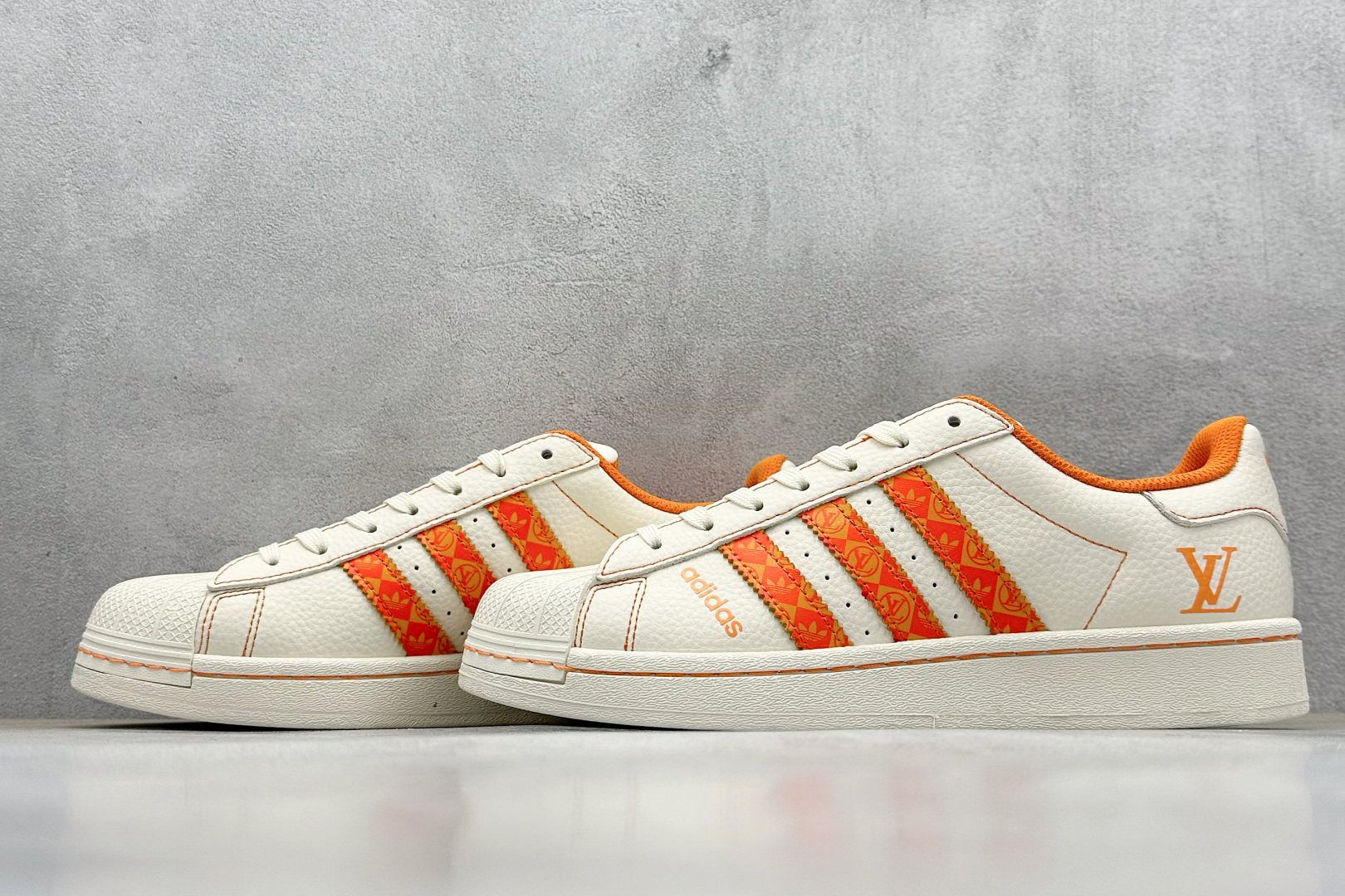  
AD Originals Superstar x Louis Vuitton 白橙
采用全新头层拼接