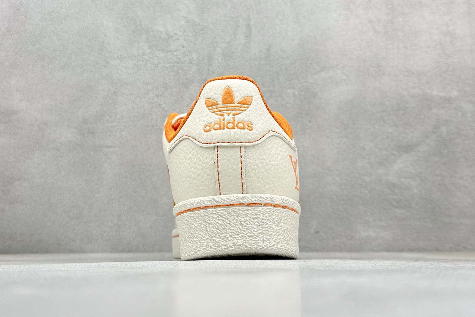  
AD Originals Superstar x Louis Vuitton 白橙
采用全新头层拼接
