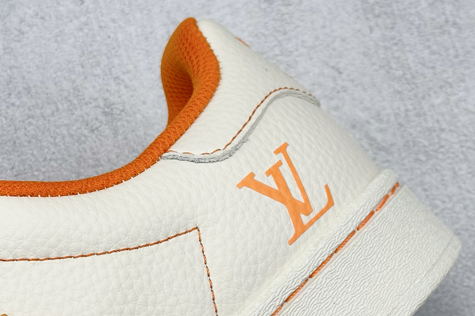  
AD Originals Superstar x Louis Vuitton 白橙
采用全新头层拼接