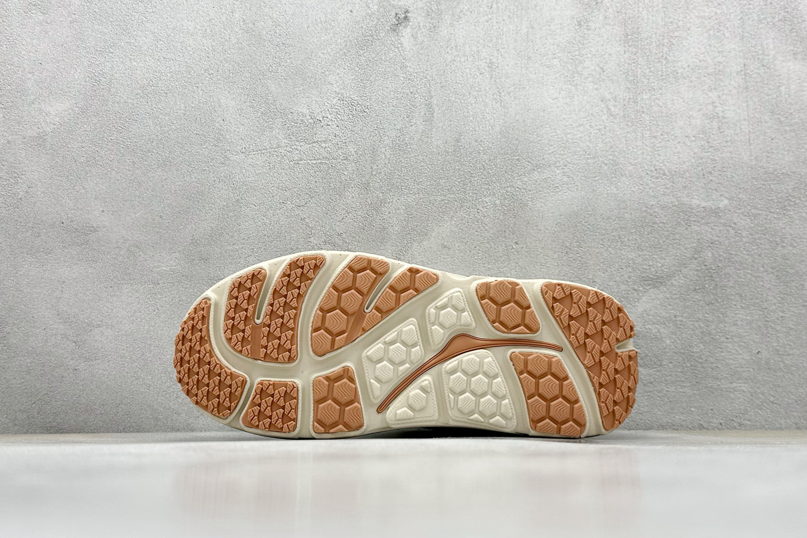 YH版 HOKA XBON B3LS 鞋头采用牛皮革材质