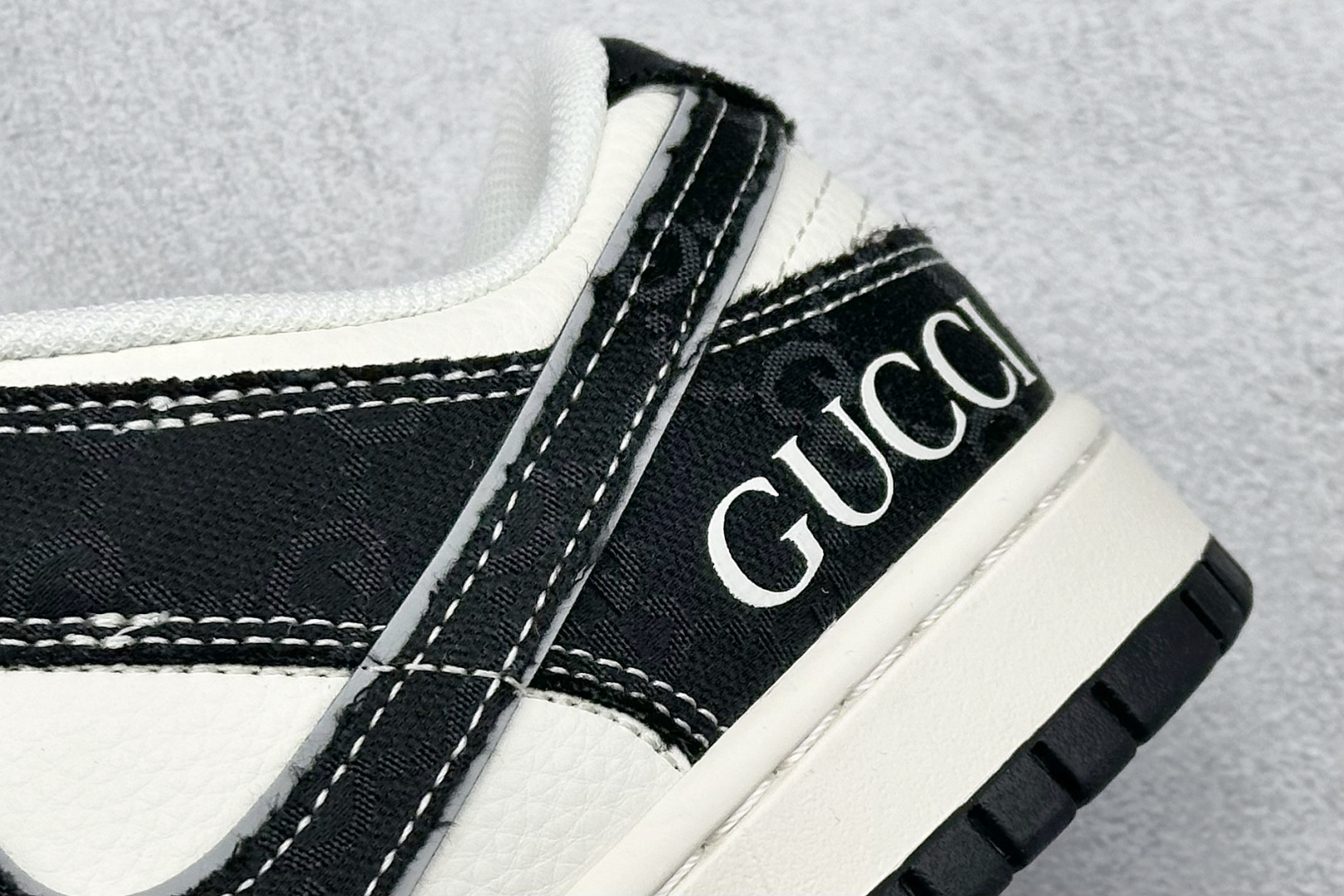  
Nike SB Dunk Low x GUCCI  黑白
纯原大厂出品 极力推荐
原装头层材料 独家