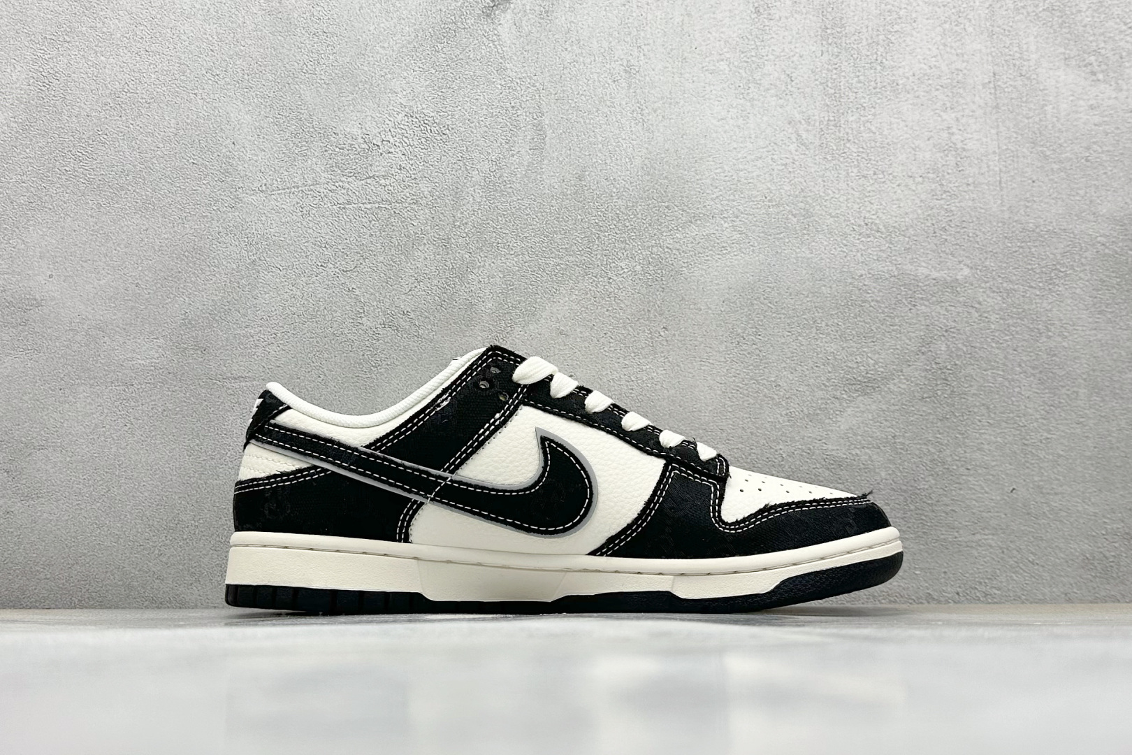  
Nike SB Dunk Low x GUCCI  黑白
纯原大厂出品 极力推荐
原装头层材料 独家