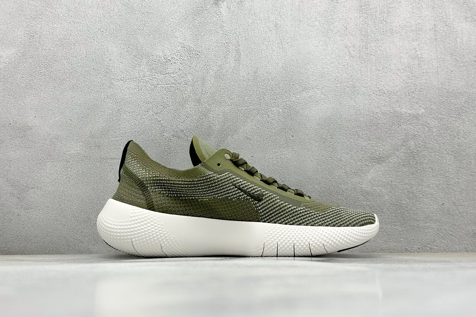  
Nike Free 2025 耐克新款飞织面
透气缓震运动跑鞋 官方同步出货 
飞织鞋面提供出色的弹