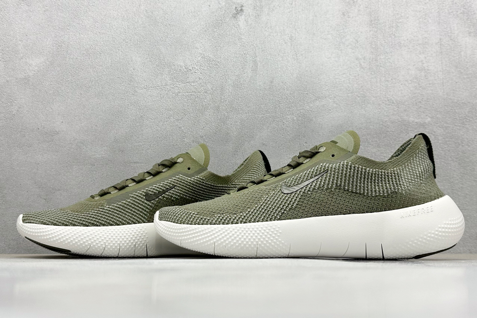  
Nike Free 2025 耐克新款飞织面
透气缓震运动跑鞋 官方同步出货 
飞织鞋面提供出色的弹