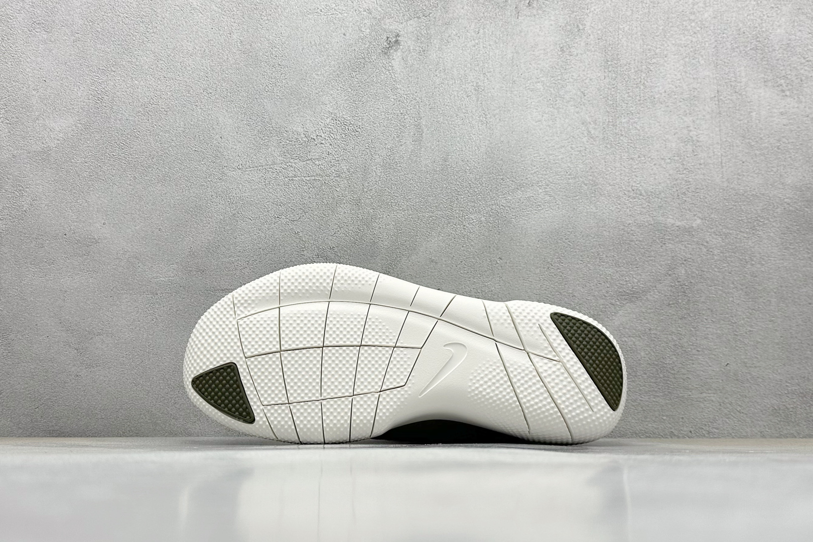  
Nike Free 2025 耐克新款飞织面
透气缓震运动跑鞋 官方同步出货 
飞织鞋面提供出色的弹