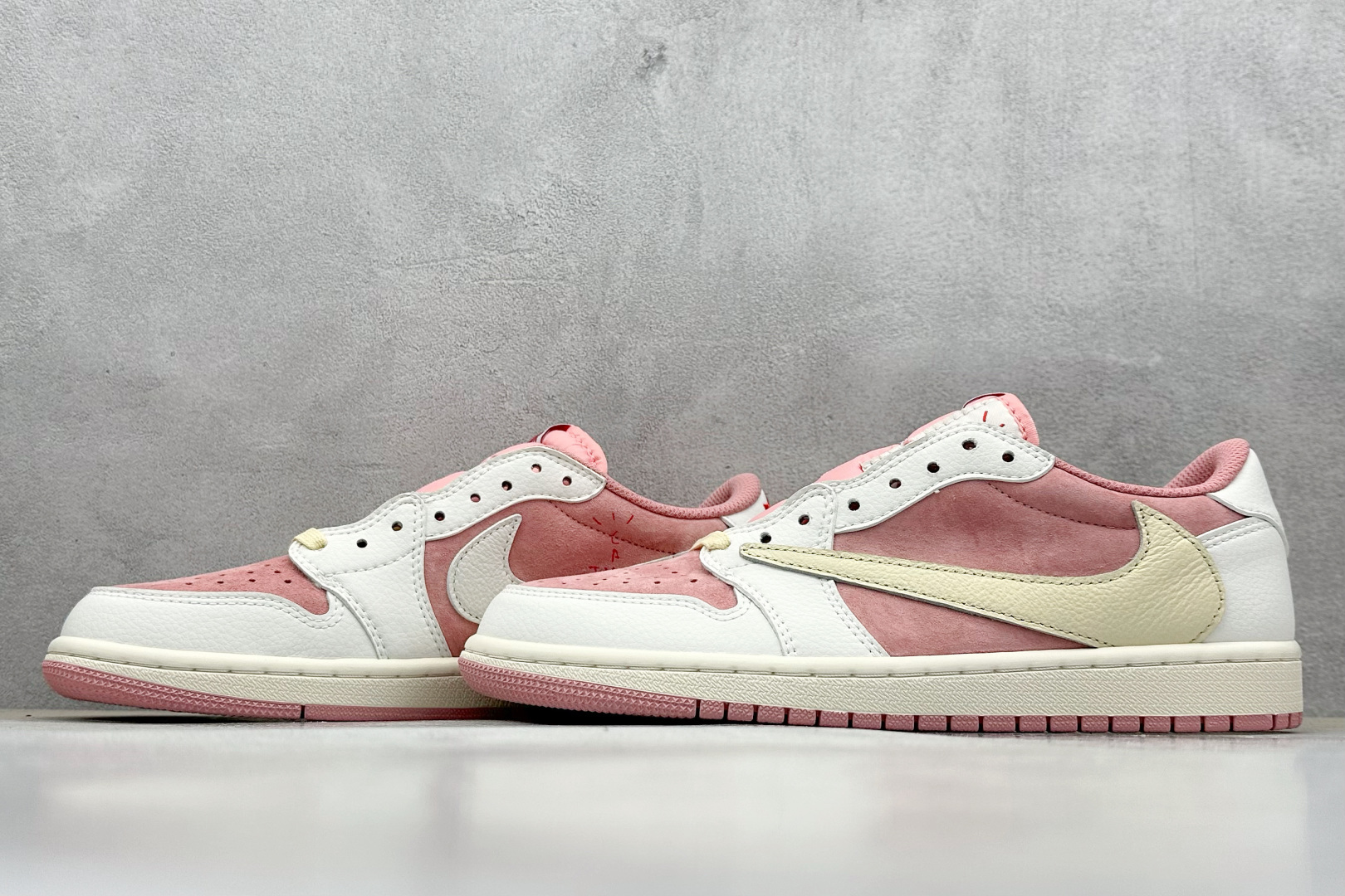 终端放店
F性价比 Travis Scott x Air Jordan AJ1 Low OG SP T