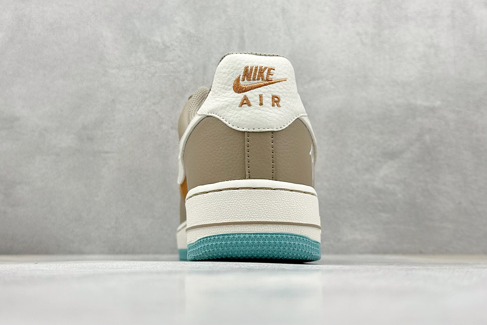  终端放店
SC版 Nike Air Force 1'07 Low TS联名 灰棕小白勾 空军一号低帮休