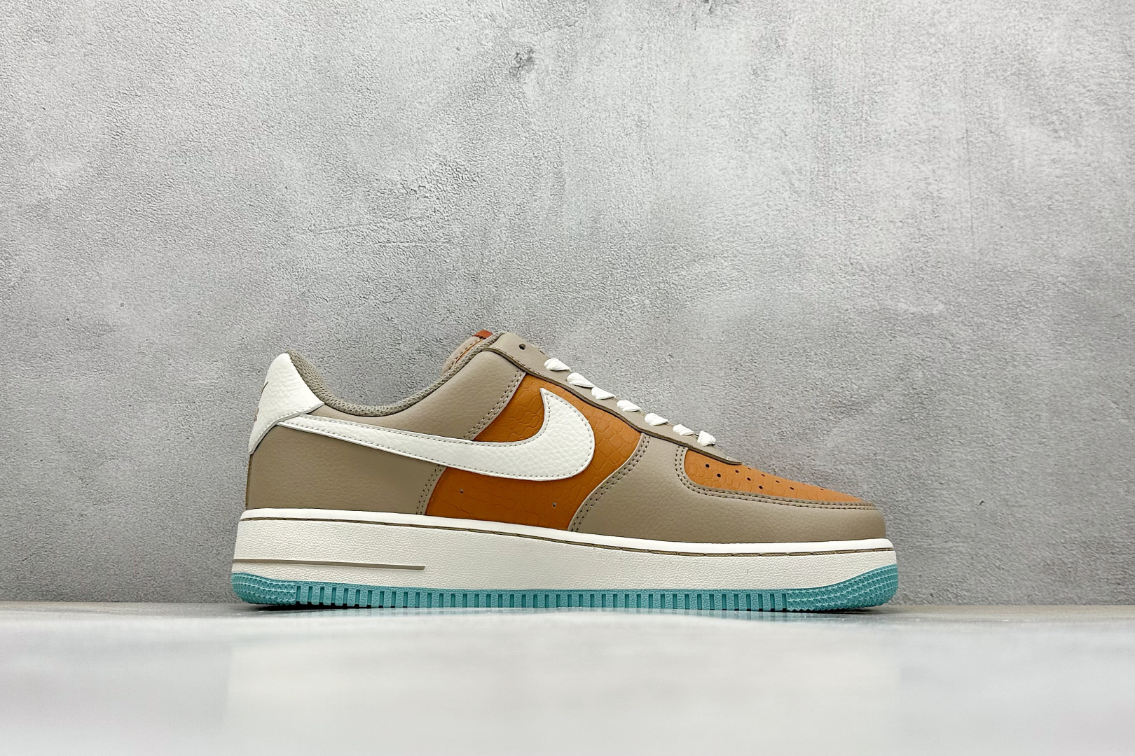  终端放店
SC版 Nike Air Force 1'07 Low TS联名 灰棕小白勾 空军一号低帮休