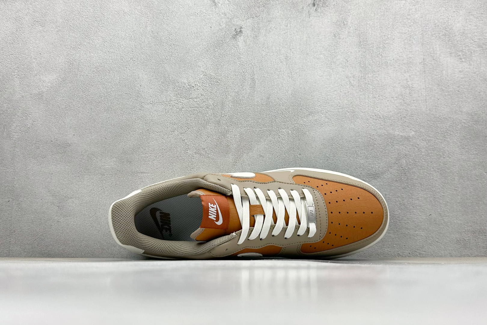  终端放店
SC版 Nike Air Force 1'07 Low TS联名 灰棕小白勾 空军一号低帮休