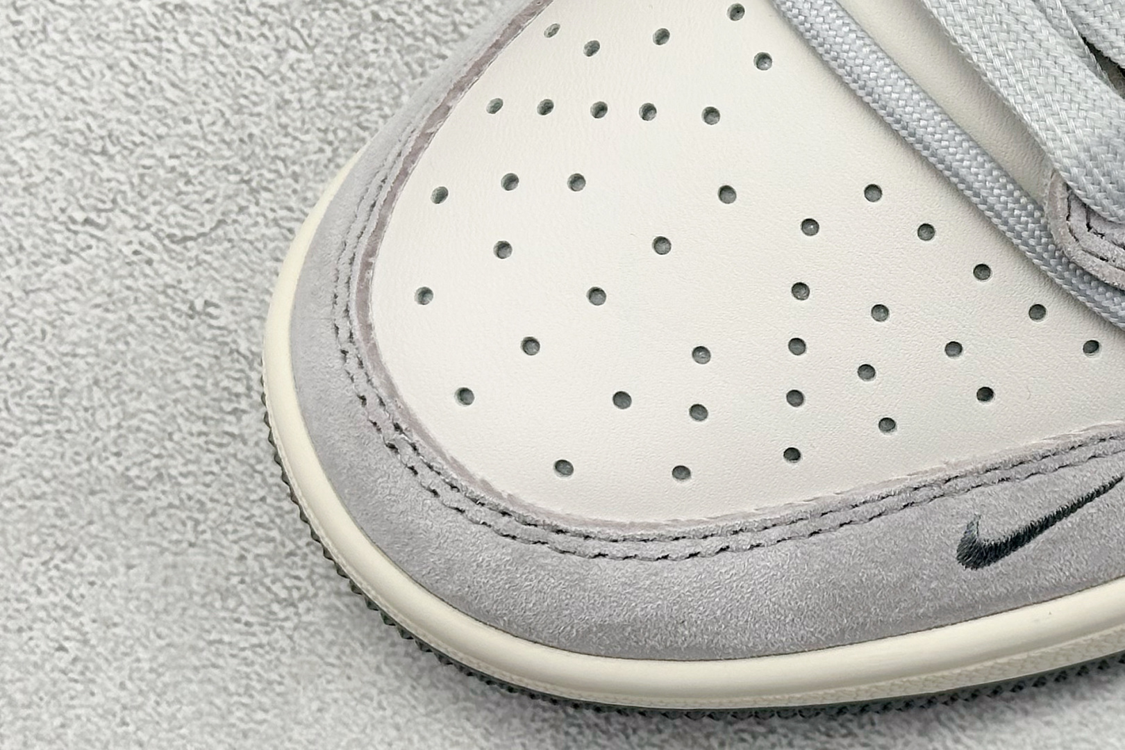 终端放店
XC版 Travi Scott x Fragment Design x Air Jordan