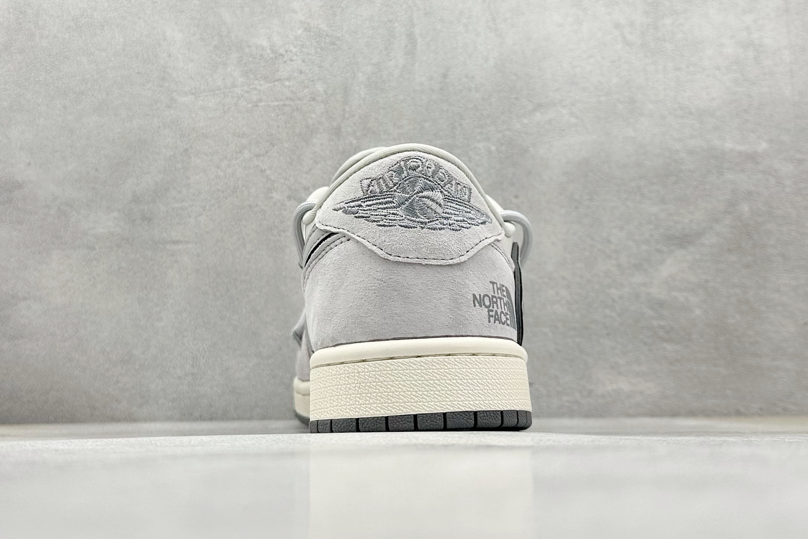 终端放店
XC版 Travi Scott x Fragment Design x Air Jordan