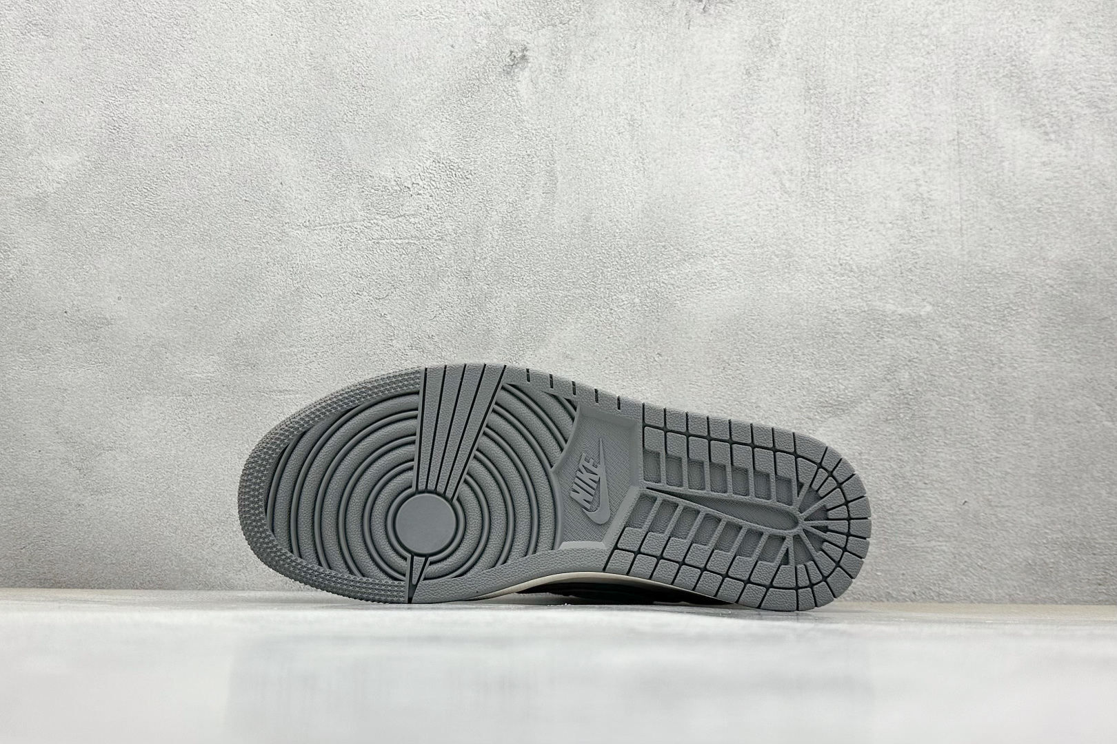 终端放店
XC版 Travi Scott x Fragment Design x Air Jordan