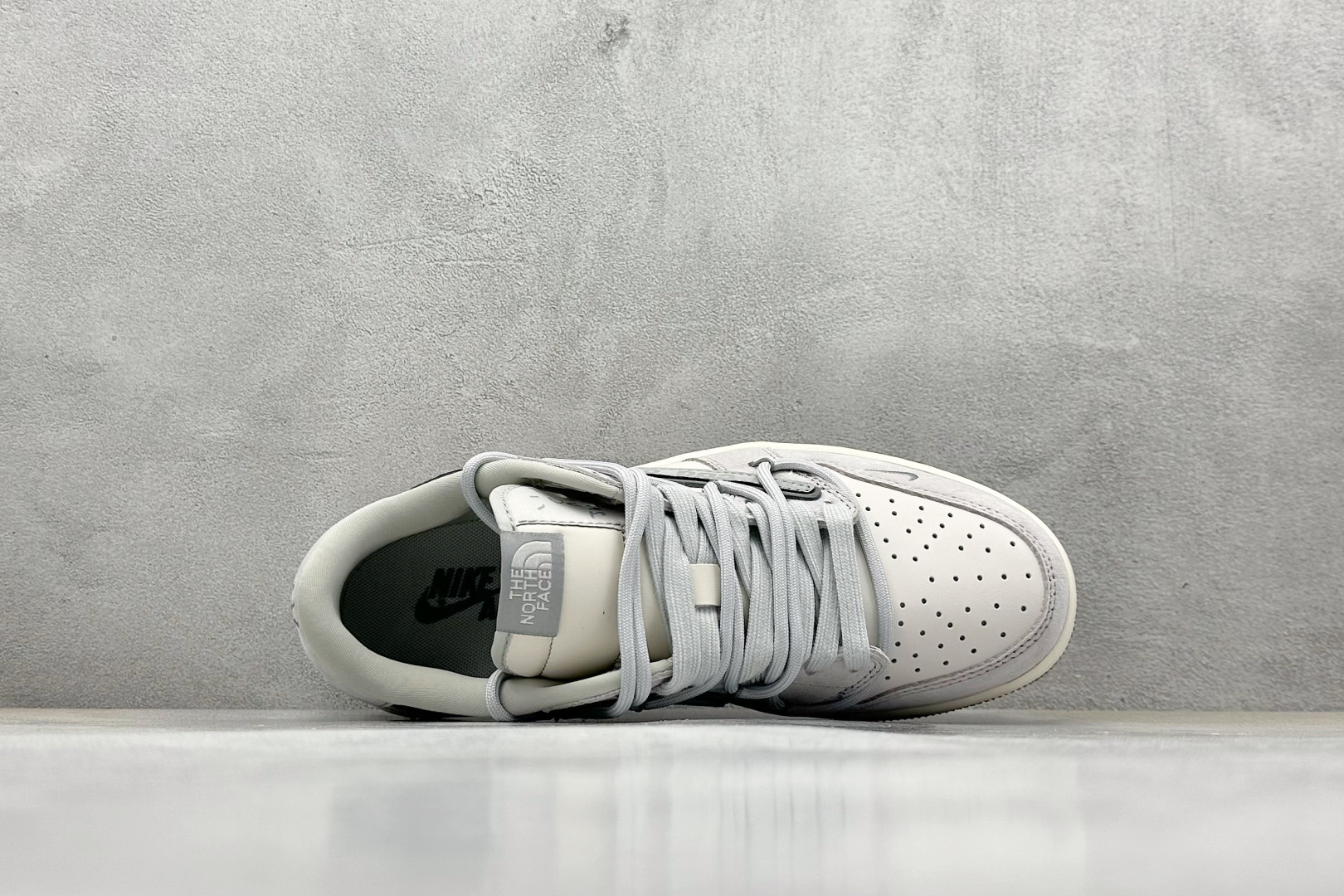 终端放店
XC版 Travi Scott x Fragment Design x Air Jordan