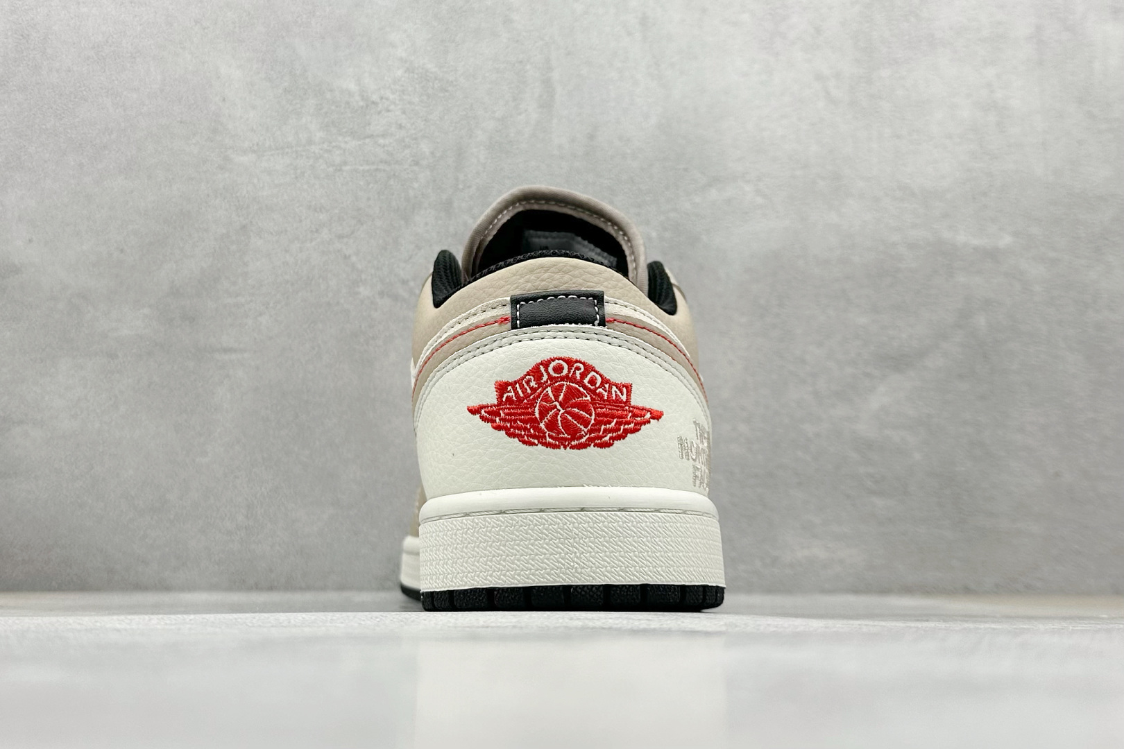  终端放店
XC版 Nike Jordan Air Jordan 1“北面联名——露褐”  高端定制 低