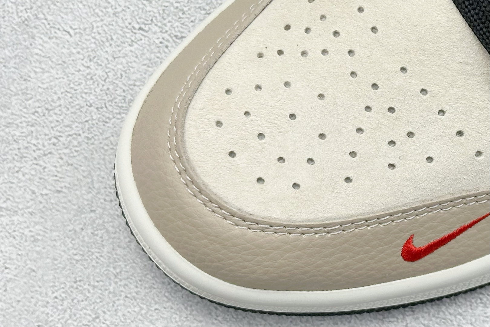  终端放店
XC版 Nike Jordan Air Jordan 1“北面联名——露褐”  高端定制 低
