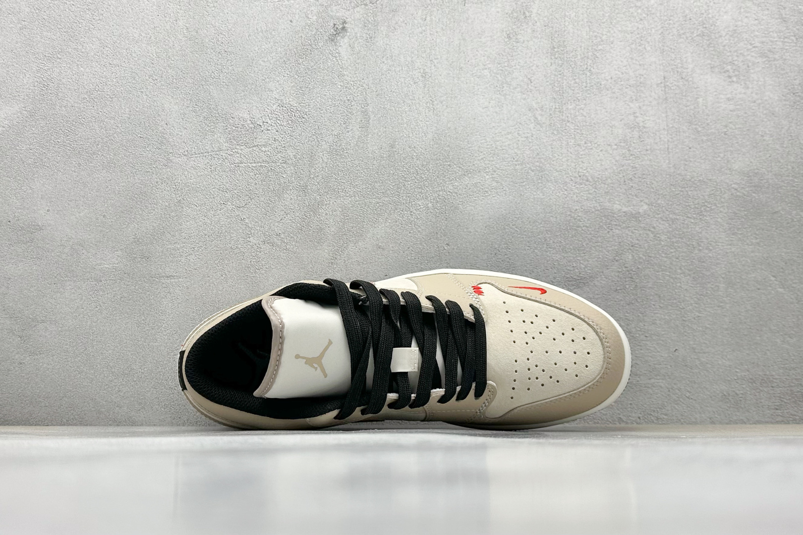  终端放店
XC版 Nike Jordan Air Jordan 1“北面联名——露褐”  高端定制 低