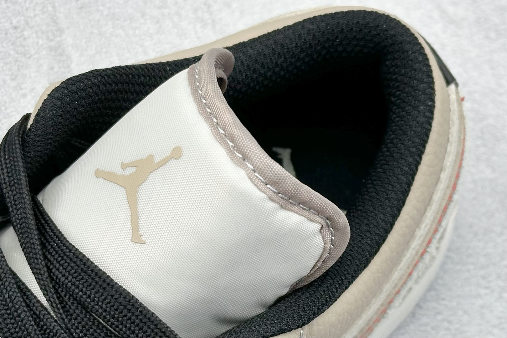  终端放店
XC版 Nike Jordan Air Jordan 1“北面联名——露褐”  高端定制 低