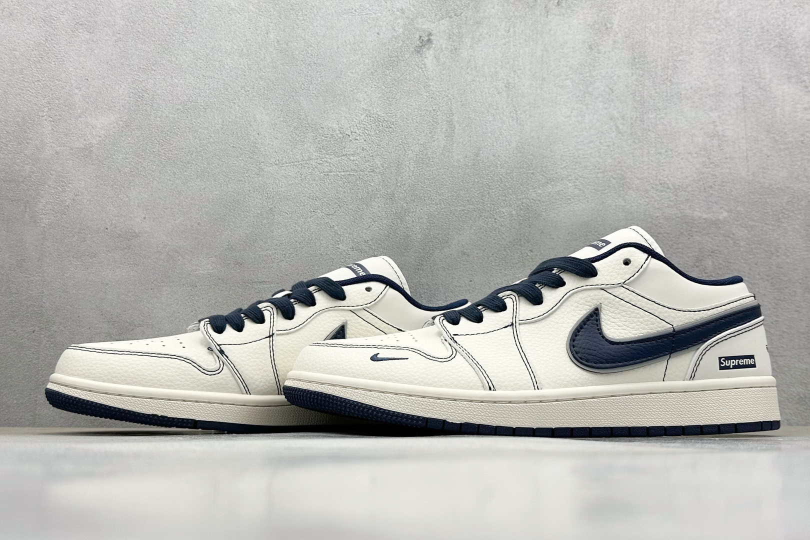  终端放店
XC版 Air Jordan 1 Low AJ1 乔1 Supreme联名 米蓝勾 高端定制