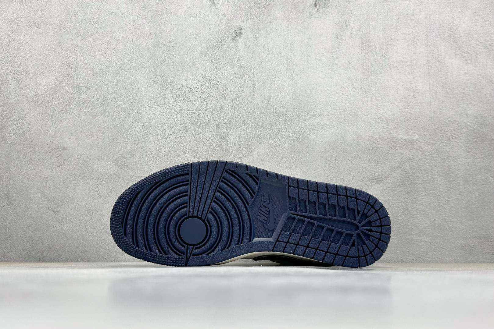  终端放店
XC版 Air Jordan 1 Low AJ1 乔1 Supreme联名 米蓝勾 高端定制