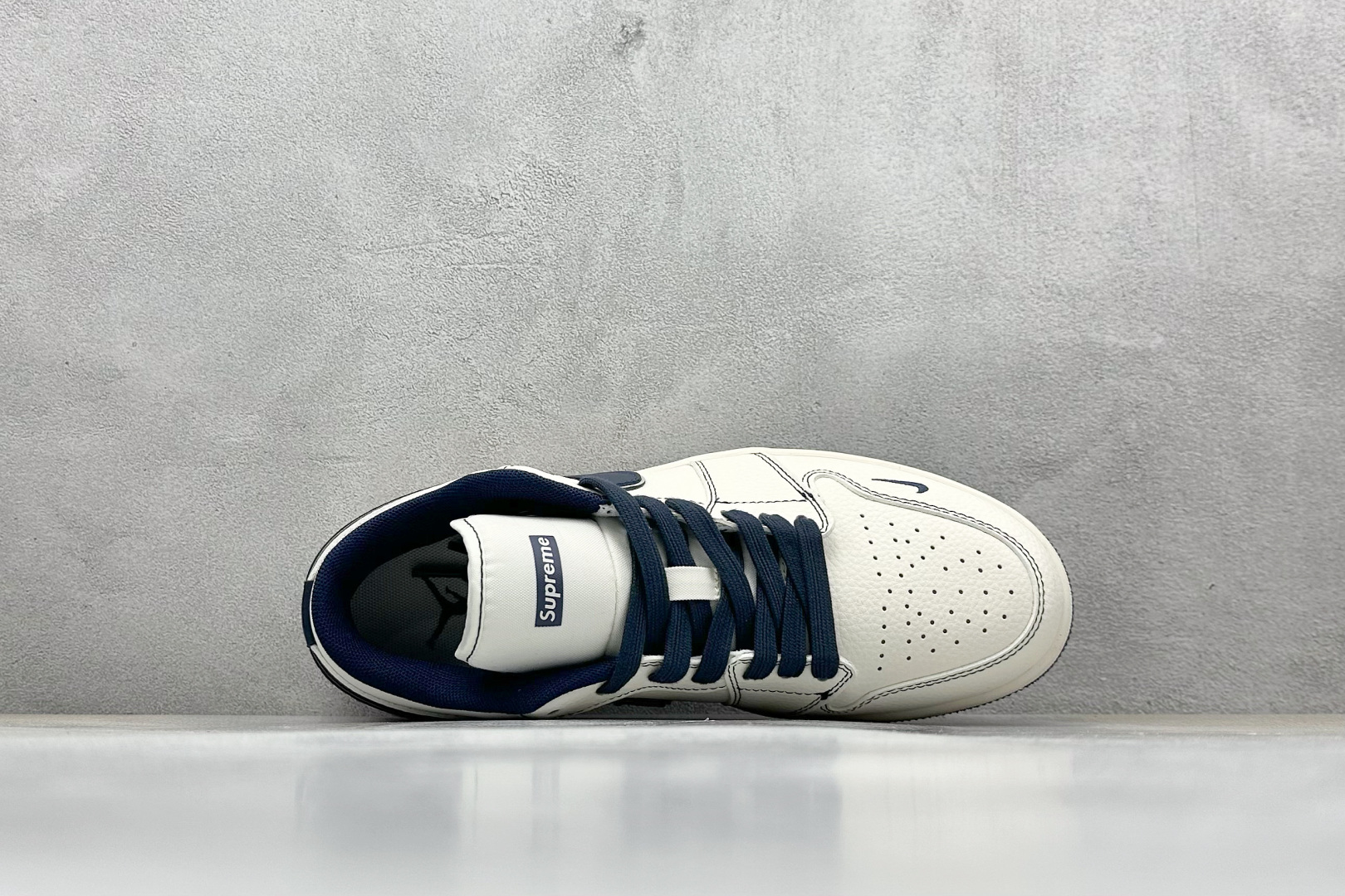  终端放店
XC版 Air Jordan 1 Low AJ1 乔1 Supreme联名 米蓝勾 高端定制