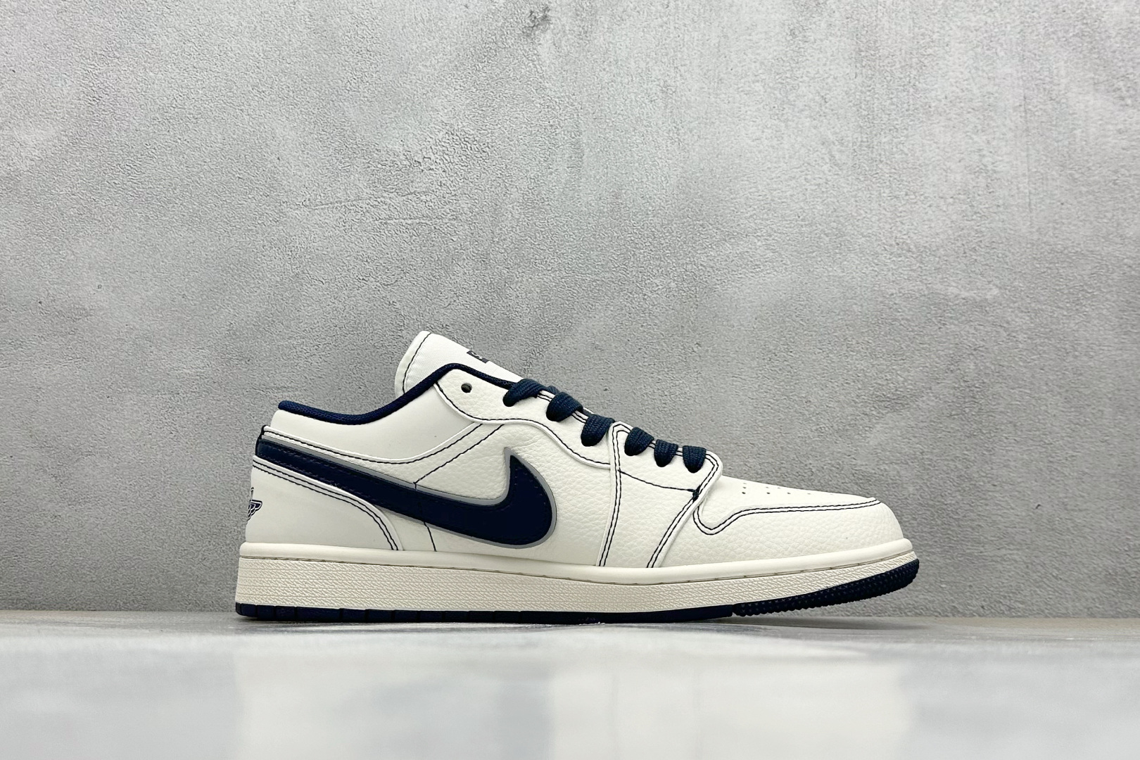 终端放店
XC版 Air Jordan 1 Low AJ1 乔1 Supreme联名 米蓝勾 高端定制