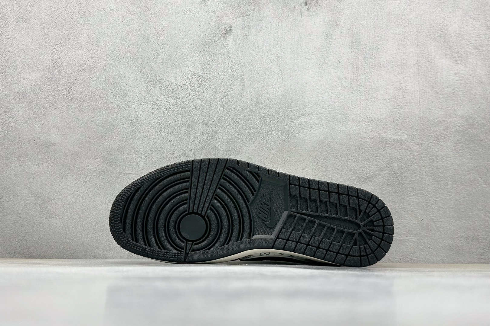 终端放店
XC版 Travis Scott x Fragment Design x Air Jorda