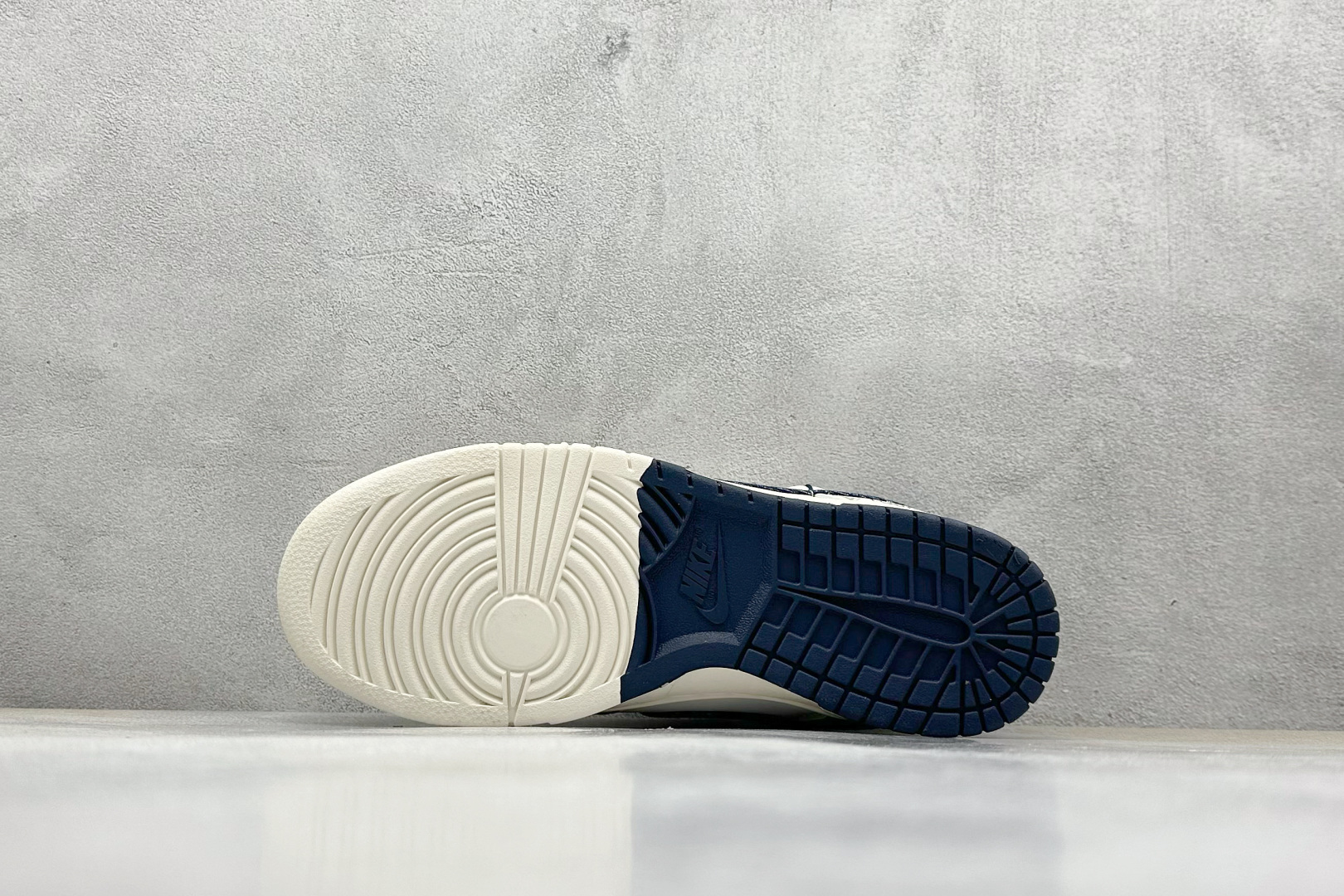  终端放店
XC版 Nike SB Dunk Low LV联名 绑带牛仔蓝勾 周年高端定制 低帮休闲板鞋