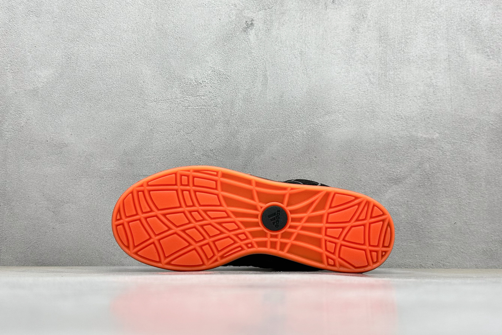 TG版 Adidas Adimatic Low 马蒂奇系列低帮 复古鲨鱼面包鞋运动休闲滑板板鞋 IG4024