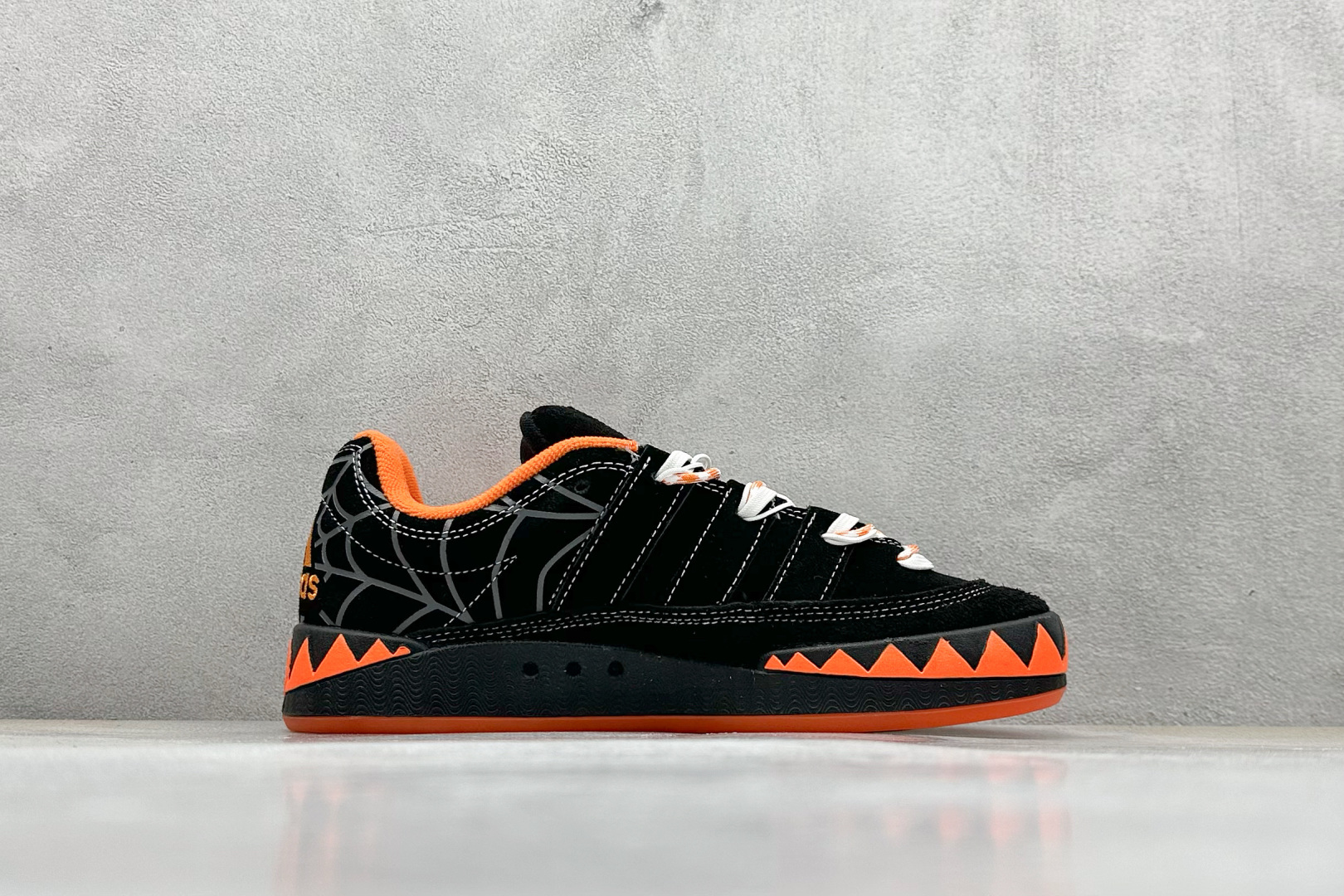 TG版 Adidas Adimatic Low 马蒂奇系列低帮 复古鲨鱼面包鞋运动休闲滑板板鞋 IG4024