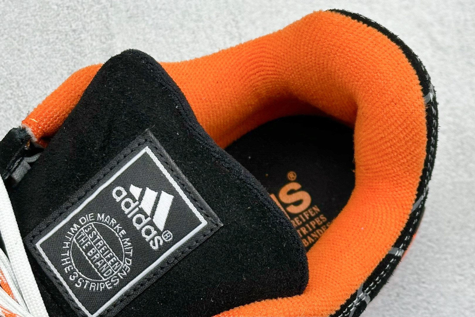 TG版 Adidas Adimatic Low 马蒂奇系列低帮 复古鲨鱼面包鞋运动休闲滑板板鞋 IG4024