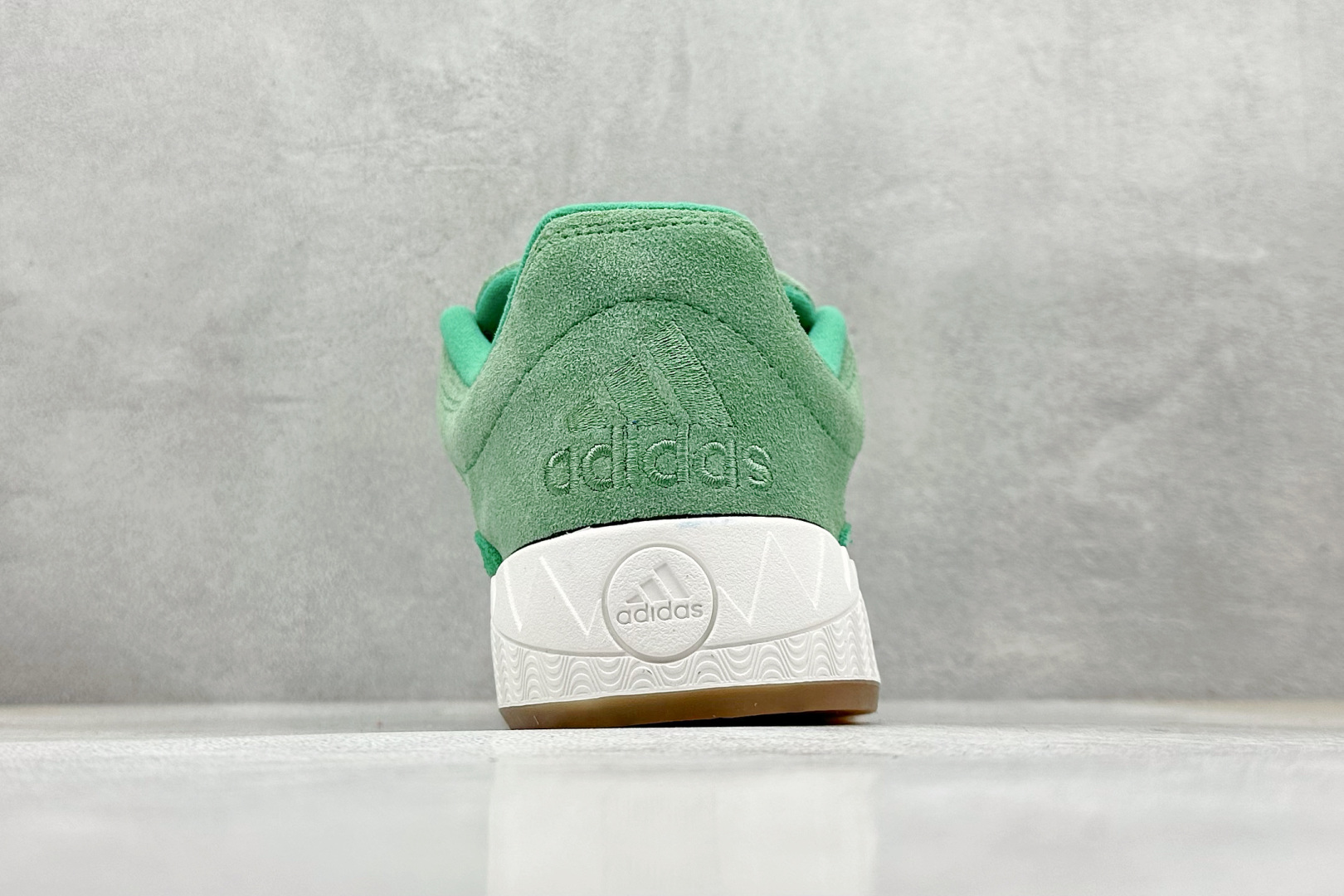 TG版 Adidas Adimatic Low 马蒂奇系列低帮 复古鲨鱼面包鞋运动休闲滑板板鞋 ID8267