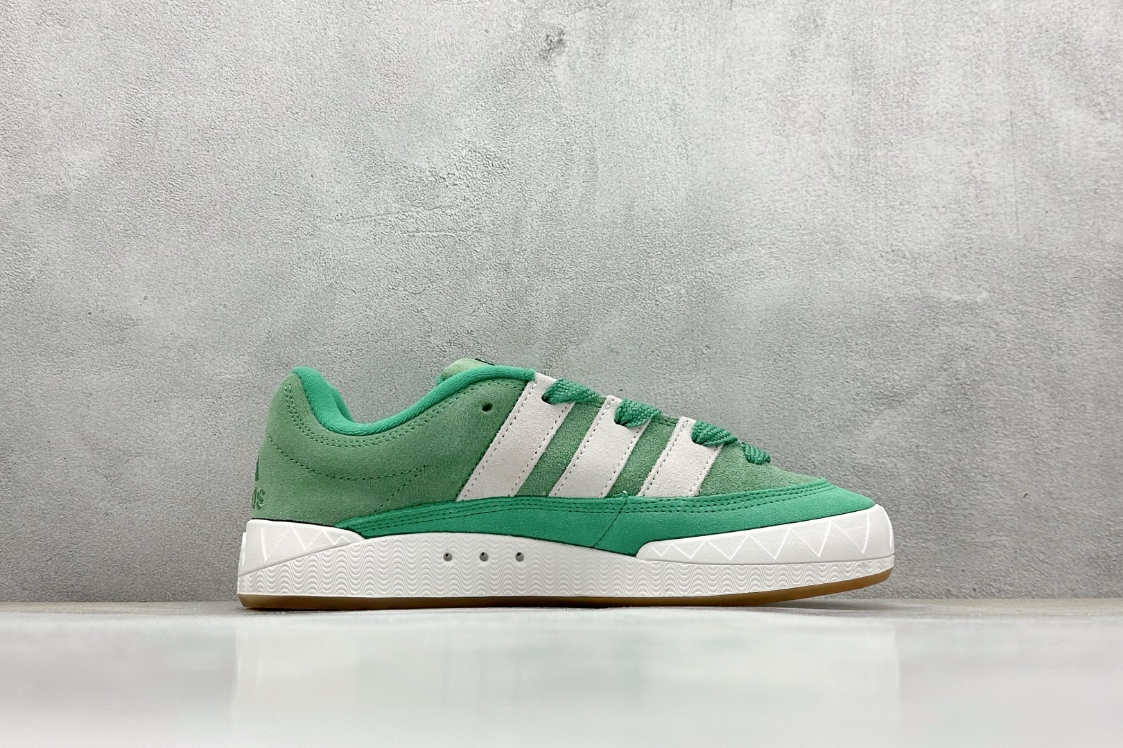 TG版 Adidas Adimatic Low 马蒂奇系列低帮 复古鲨鱼面包鞋运动休闲滑板板鞋 ID8267