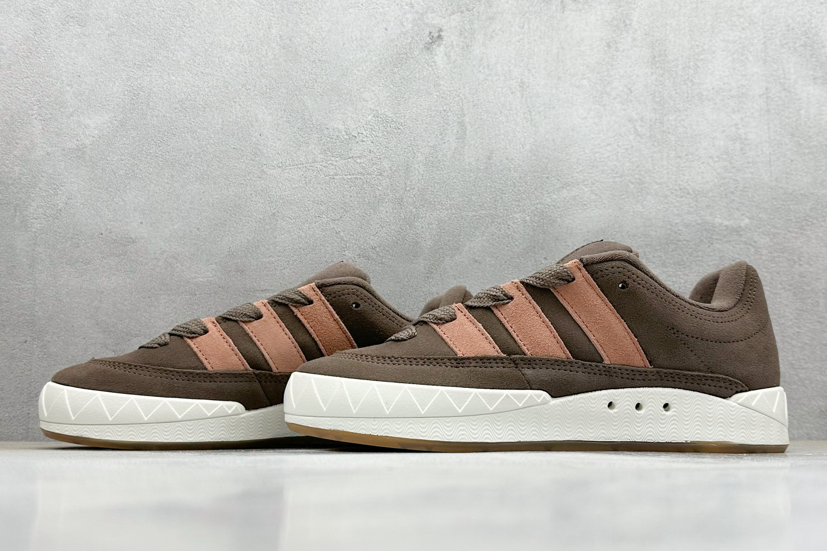 TG版 Adidas Adimatic Low 马蒂奇系列低帮 复古鲨鱼面包鞋运动休闲滑板板鞋 HR0776
