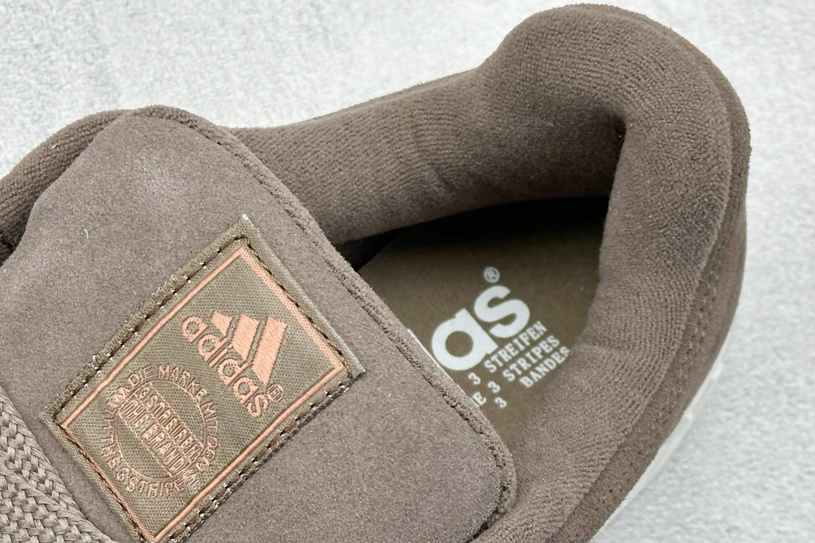 TG版 Adidas Adimatic Low 马蒂奇系列低帮 复古鲨鱼面包鞋运动休闲滑板板鞋 HR0776
