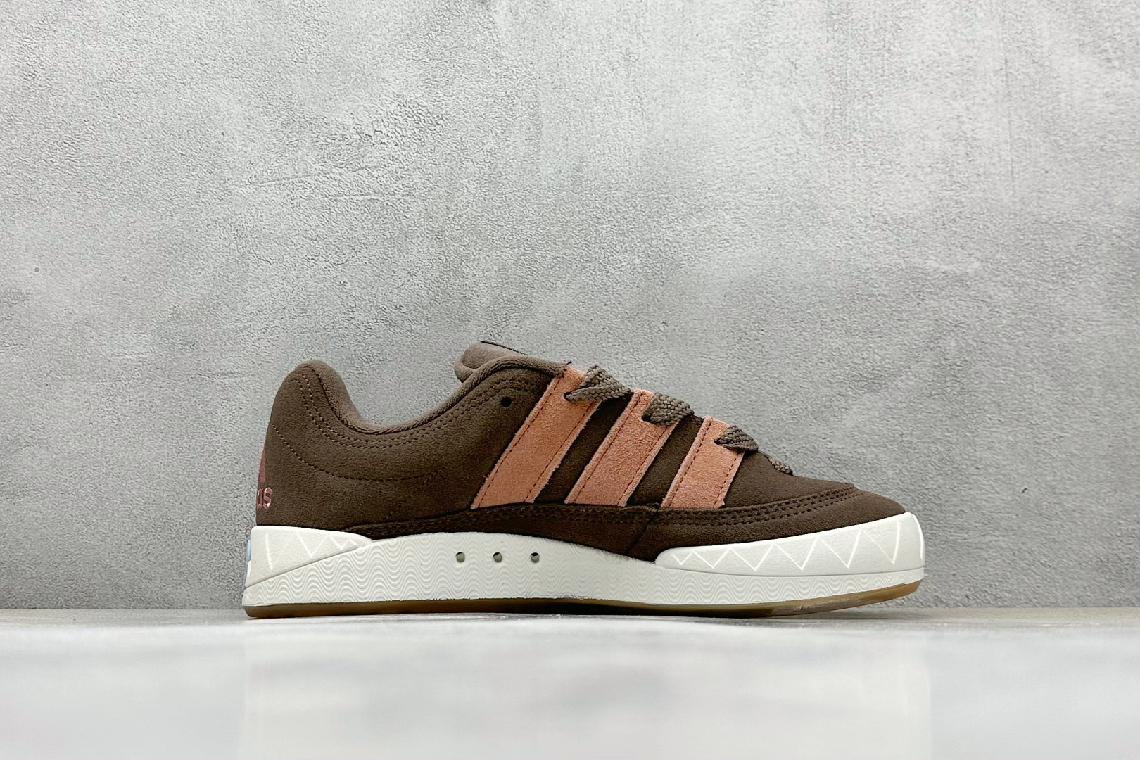 TG版 Adidas Adimatic Low 马蒂奇系列低帮 复古鲨鱼面包鞋运动休闲滑板板鞋 HR0776