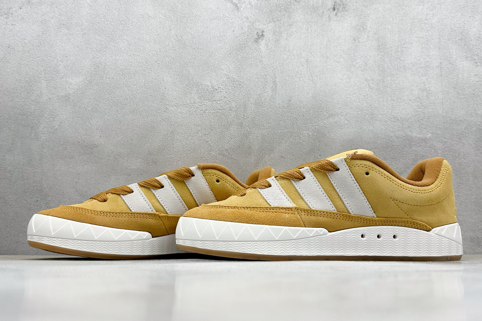 TG版 Adidas Adimatic Low 马蒂奇系列低帮 复古鲨鱼面包鞋运动休闲滑板板鞋 IF8797