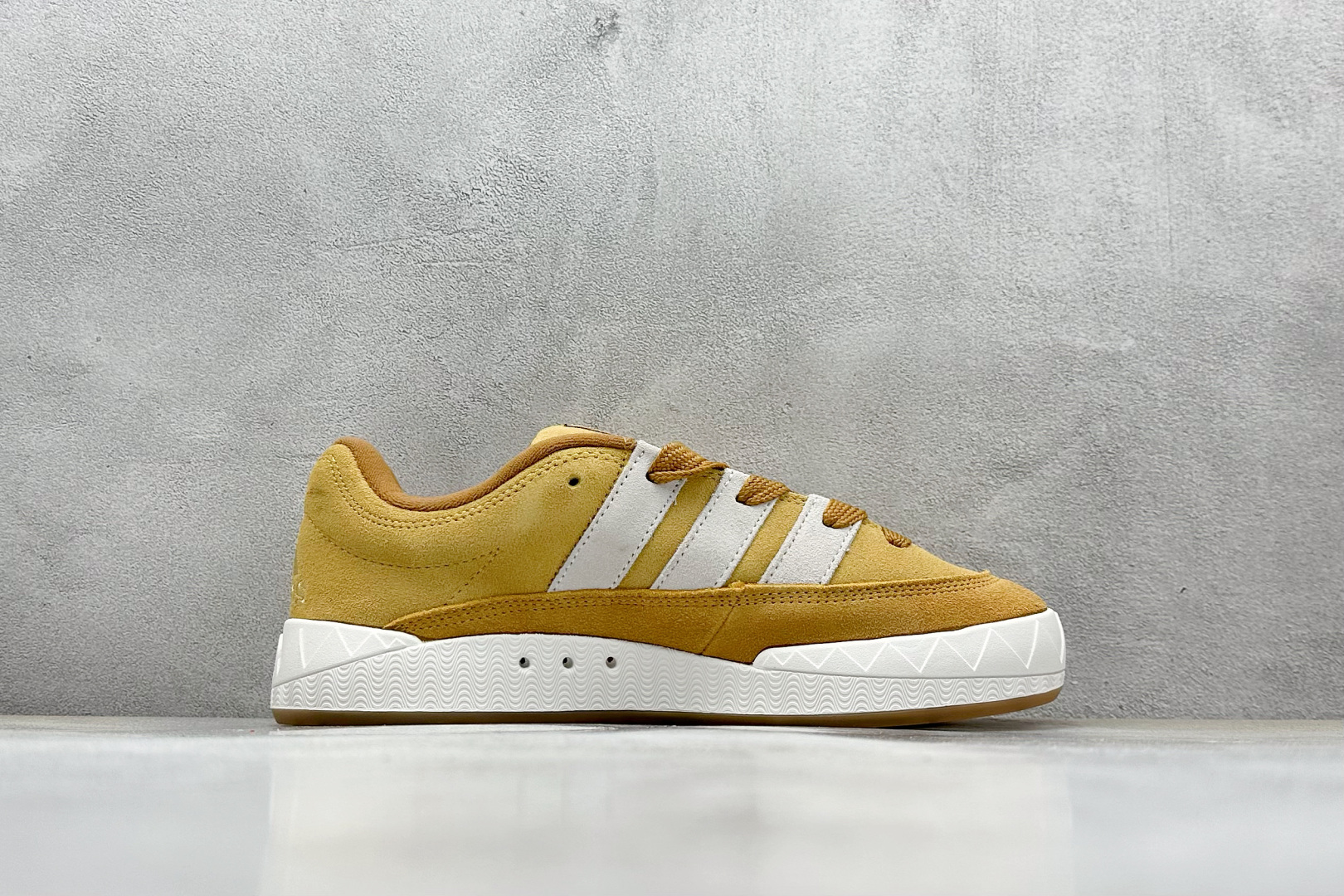 TG版 Adidas Adimatic Low 马蒂奇系列低帮 复古鲨鱼面包鞋运动休闲滑板板鞋 IF8797