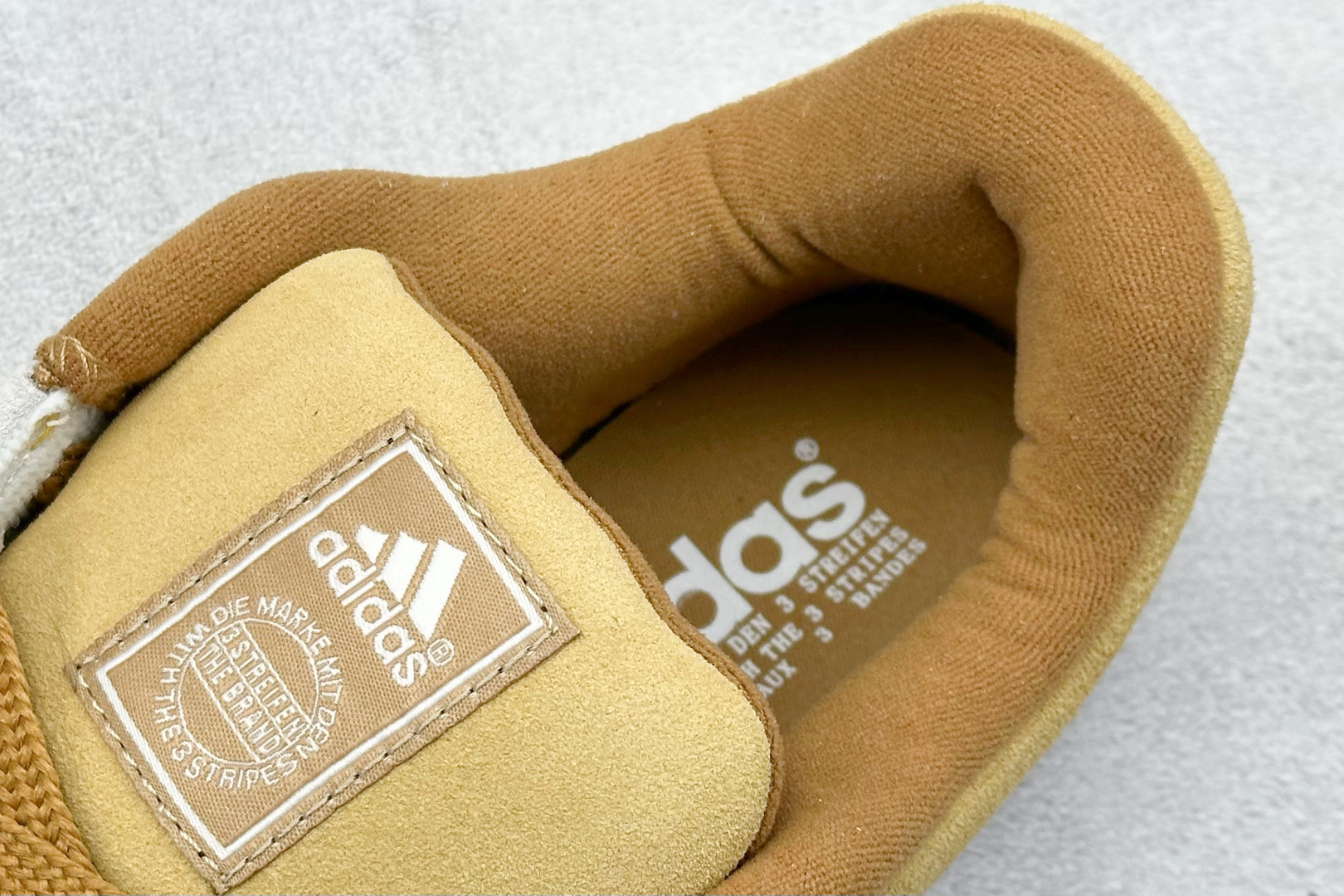TG版 Adidas Adimatic Low 马蒂奇系列低帮 复古鲨鱼面包鞋运动休闲滑板板鞋 IF8797
