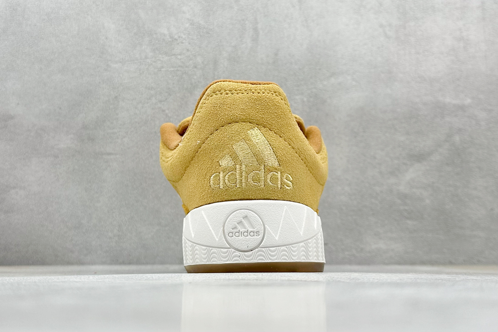 TG版 Adidas Adimatic Low 马蒂奇系列低帮 复古鲨鱼面包鞋运动休闲滑板板鞋 IF8797