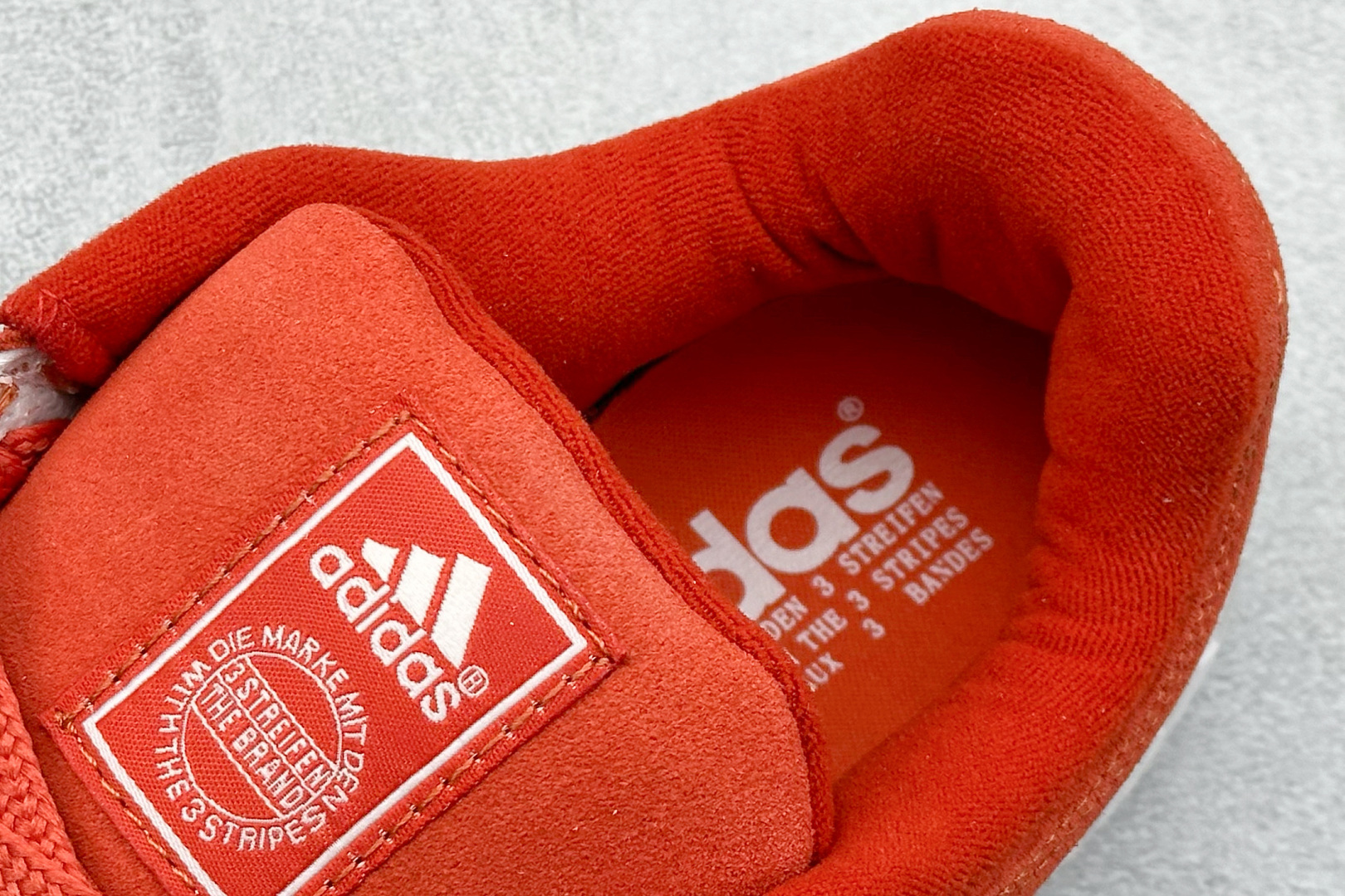 TG版 Adidas Adimatic Low 马蒂奇系列低帮 复古鲨鱼面包鞋运动休闲滑板板鞋 IF8796
