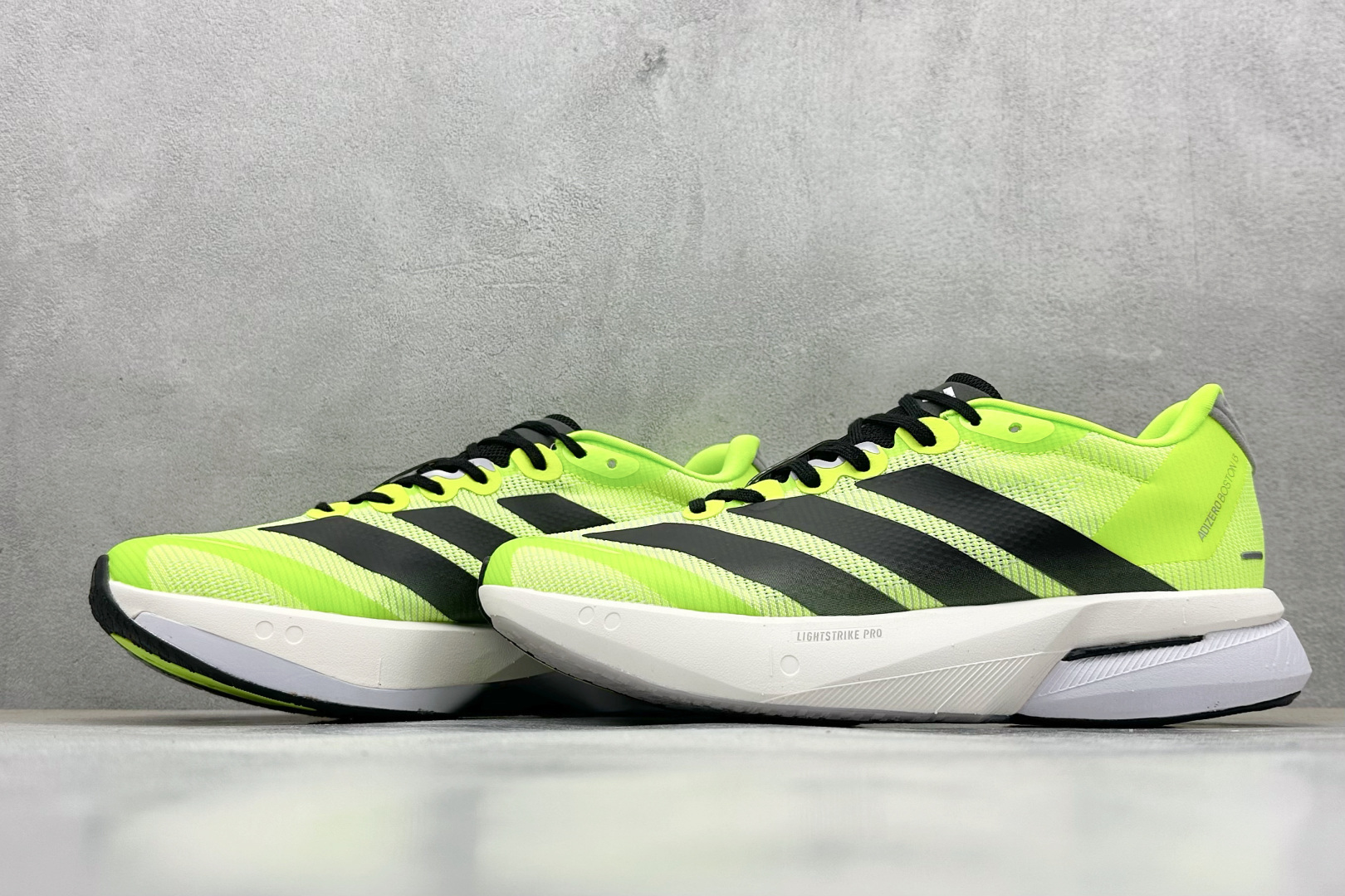 Adidas Adizero Boston 13 轻盈跑鞋
超轻发泡底 缓震透气跑步鞋
Adize